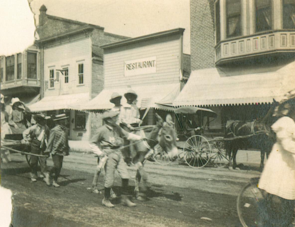 Children's Parade, East Main Street, Medford, Oregon July 4, 1904